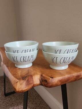Set of 4 Ice Cream Dessert Bowls in Pale Mint
